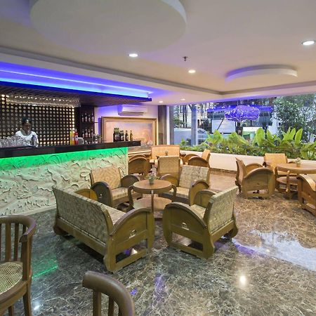 Grand Puri Saron Hotel Malioboro Yogyakarta Exterior photo