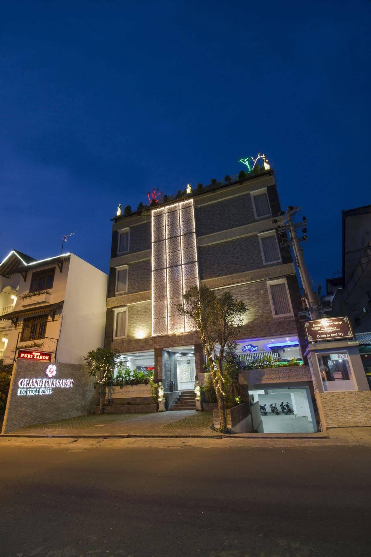 Grand Puri Saron Hotel Malioboro Yogyakarta Exterior photo