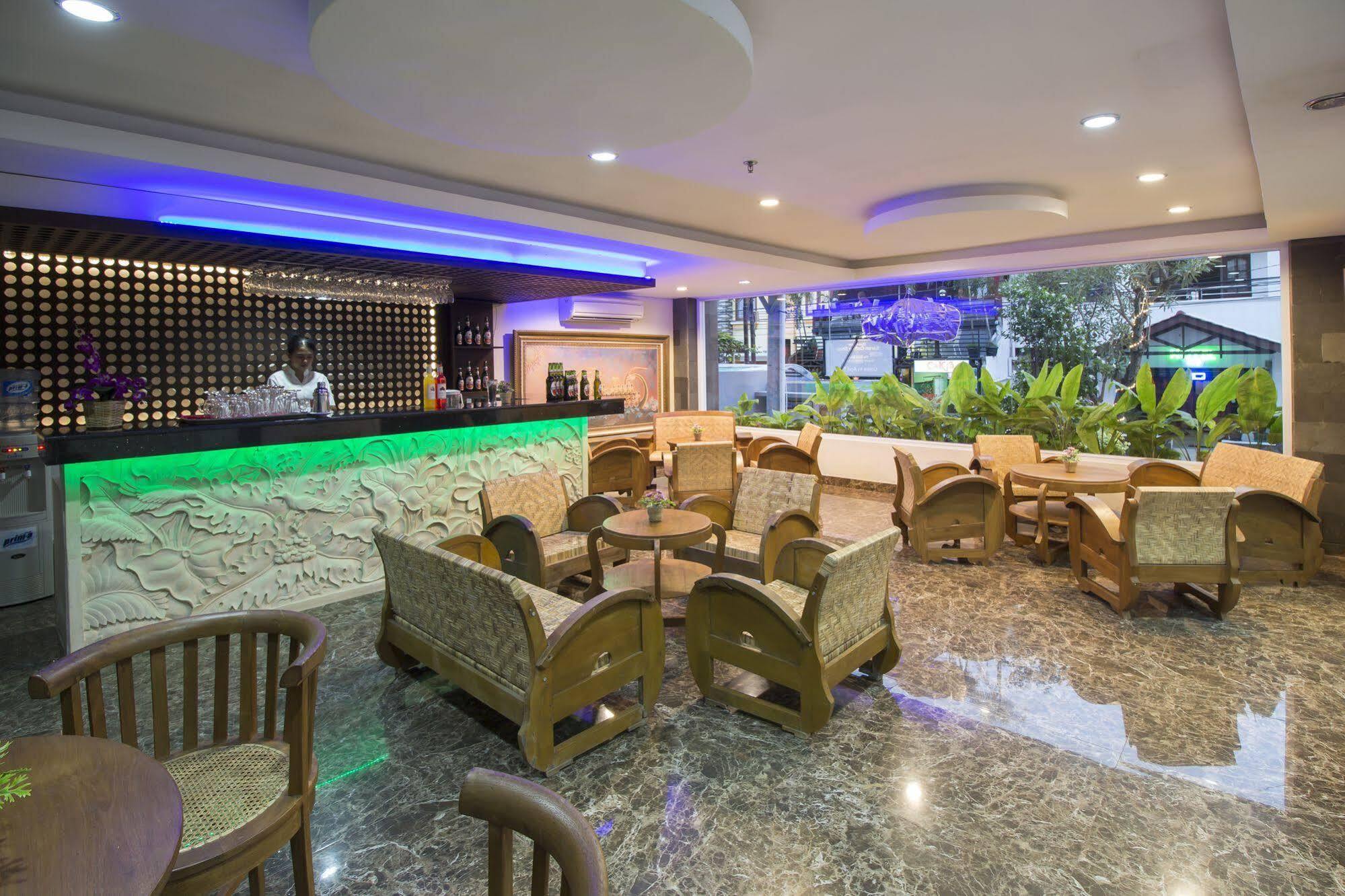 Grand Puri Saron Hotel Malioboro Yogyakarta Exterior photo