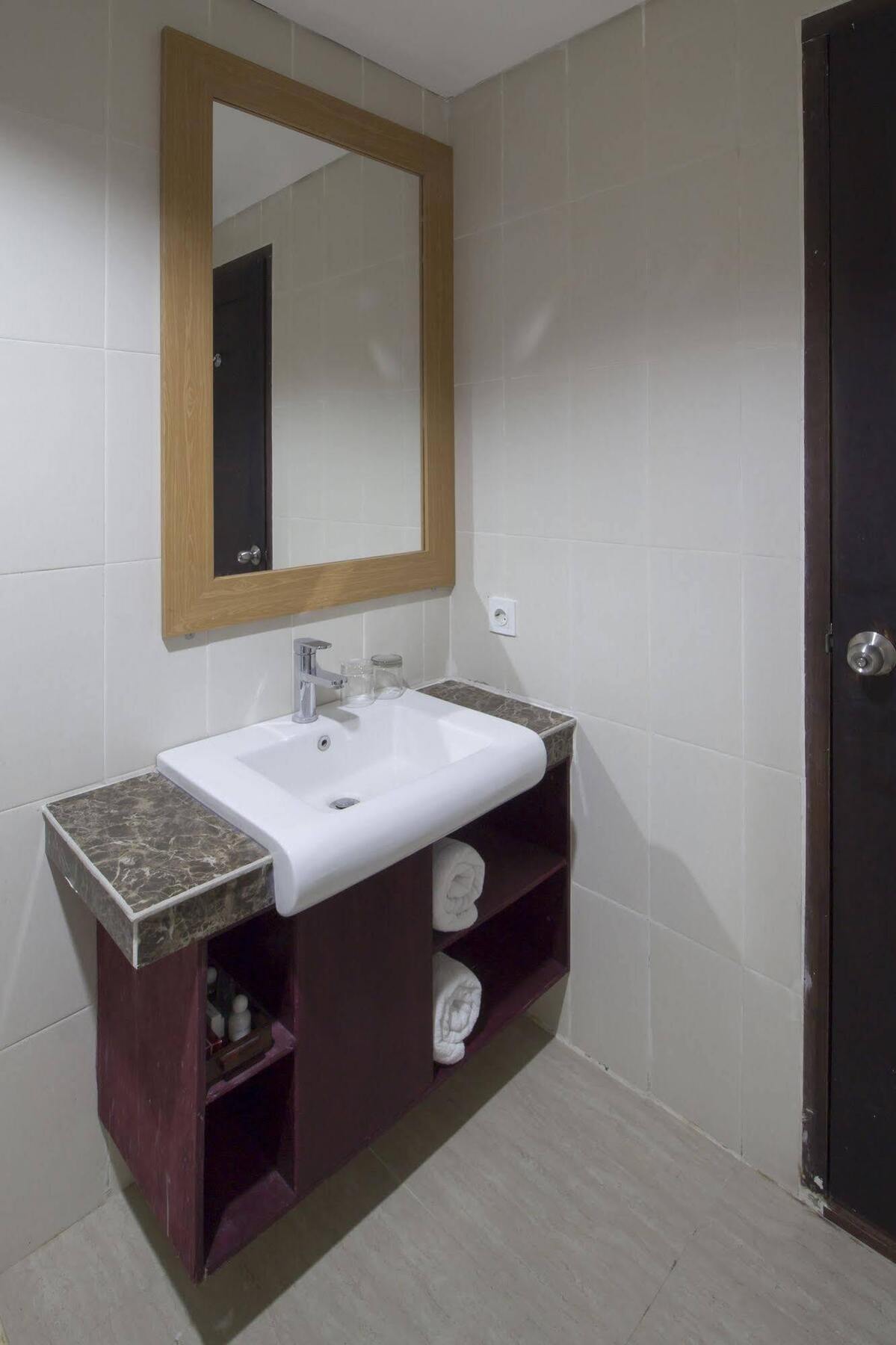 Grand Puri Saron Hotel Malioboro Yogyakarta Exterior photo