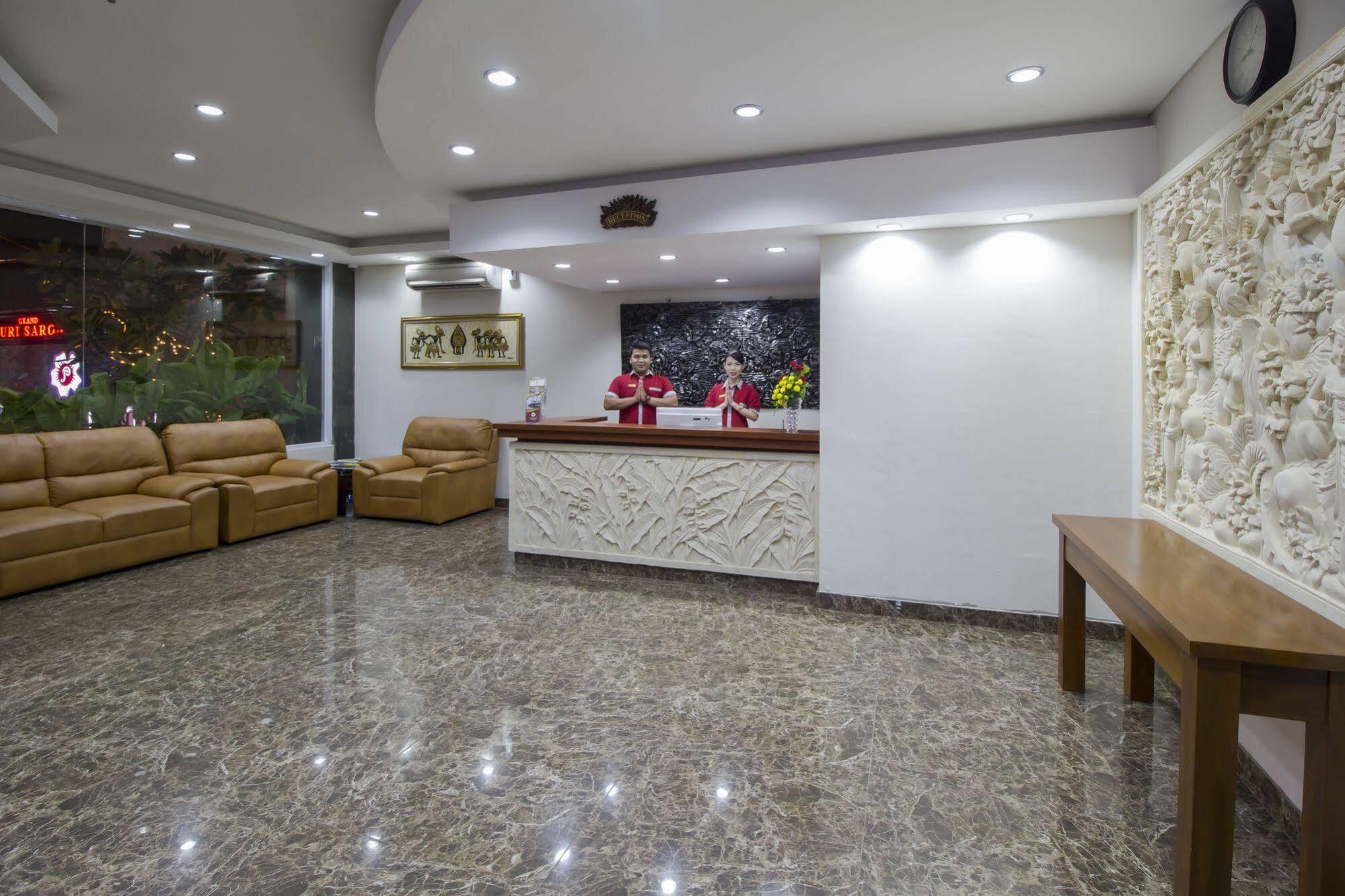 Grand Puri Saron Hotel Malioboro Yogyakarta Exterior photo