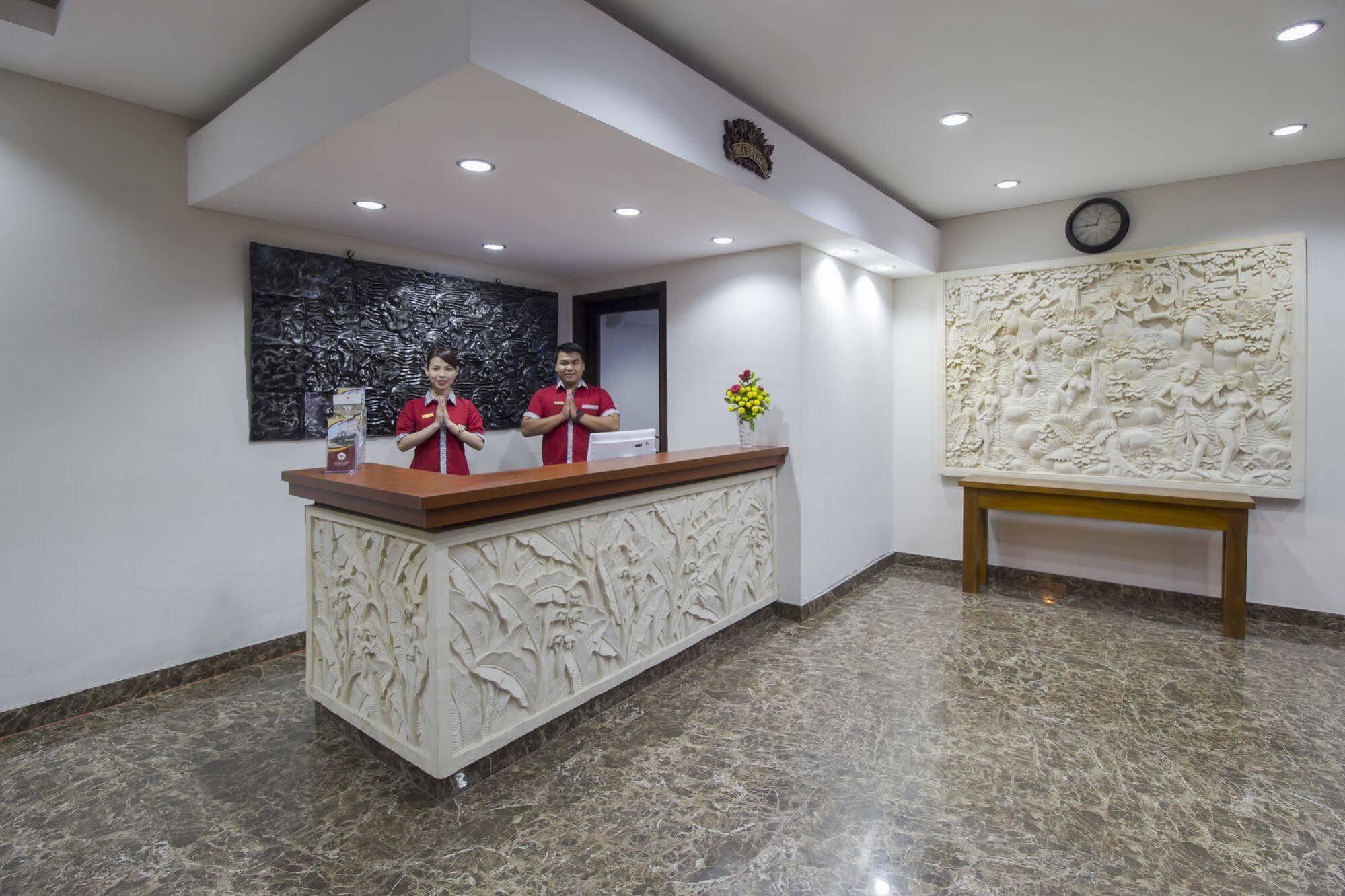 Grand Puri Saron Hotel Malioboro Yogyakarta Exterior photo