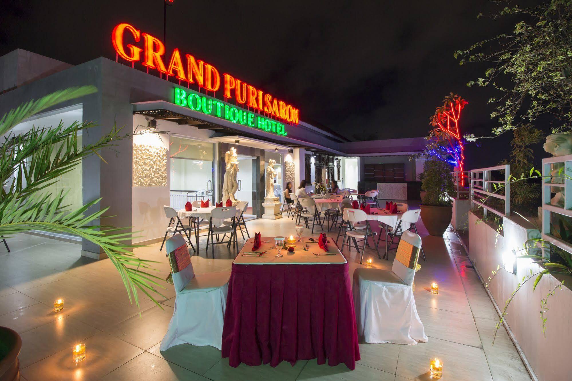 Grand Puri Saron Hotel Malioboro Yogyakarta Exterior photo